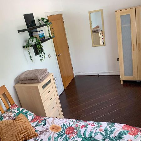 Room In Stratford With Private Bathroom And Parking ロンドン エクステリア 写真
