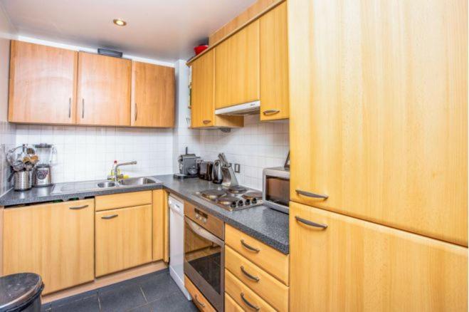 Room In Stratford With Private Bathroom And Parking ロンドン エクステリア 写真